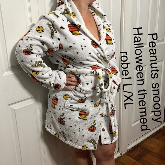 Peanuts Intimates & Sleepwear Snoopy Halloween Robe Poshmark